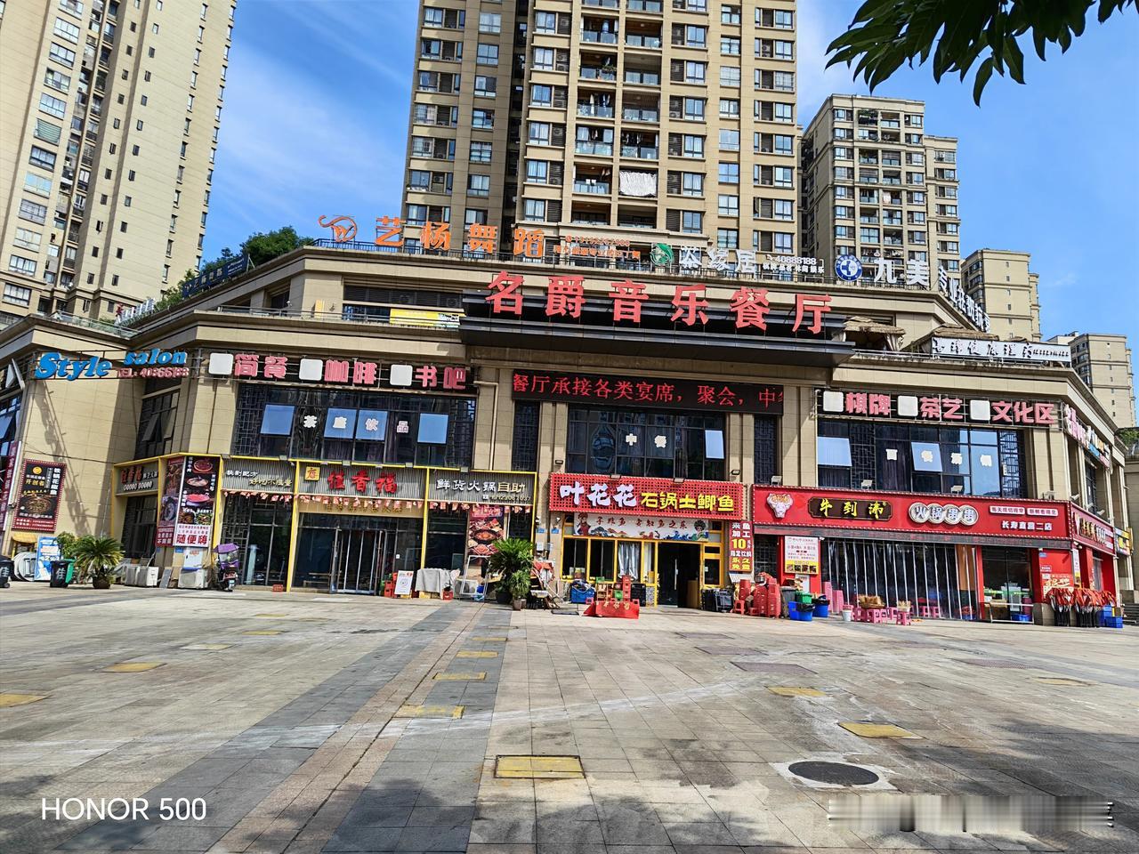 长寿走进重庆长寿古镇，仿佛穿越千年时光 🏮。这里以福寿文化为魂，明清建筑错落有