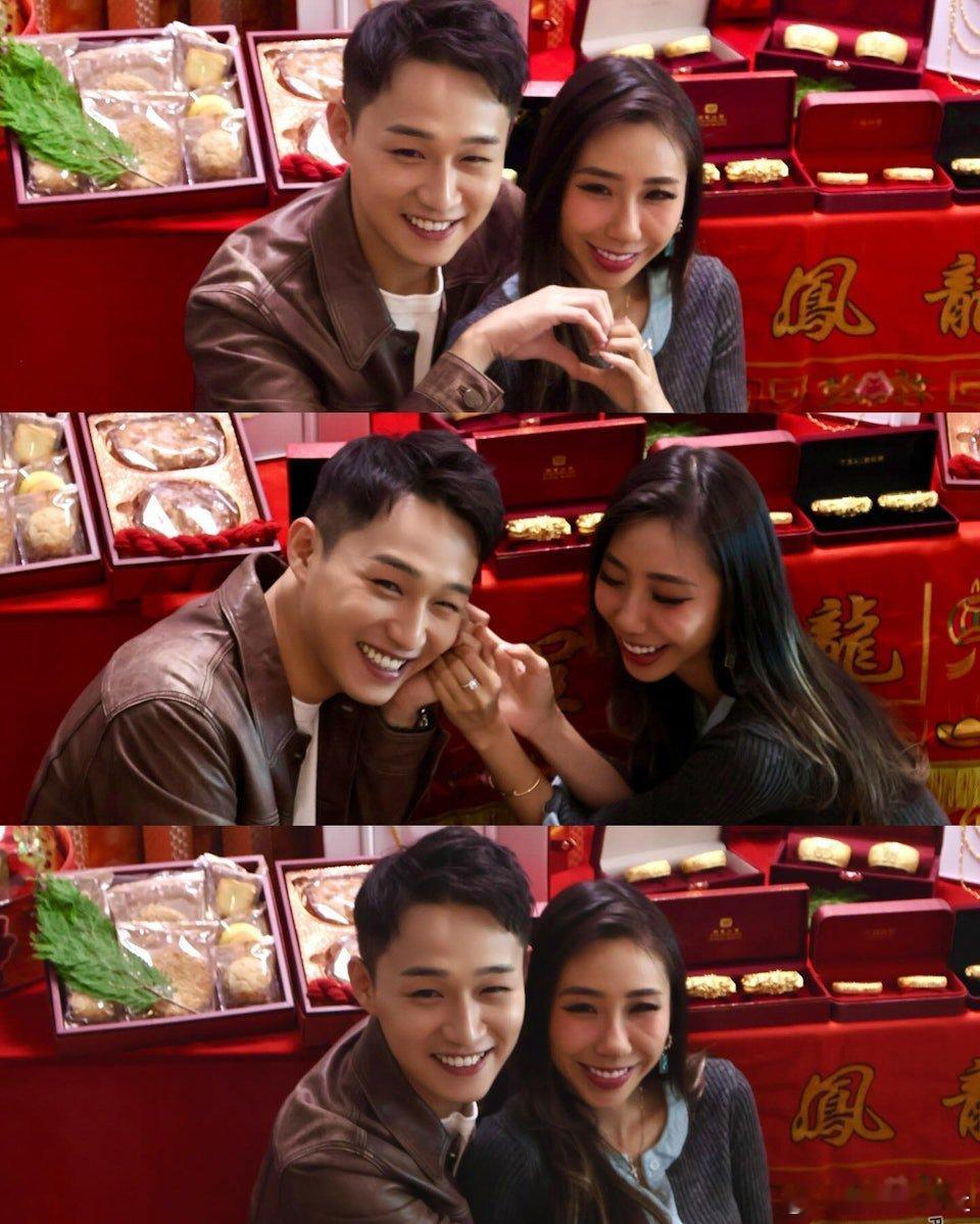 容天佑在10月6日在社交平台宣布求婚成功，分享多張與未婚妻的婚照及方型鑽戒，二人