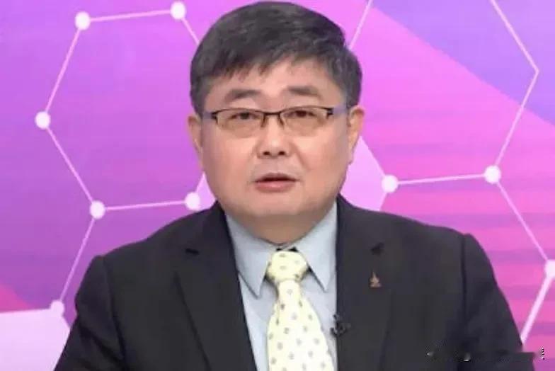 台湾退役舰长吕礼诗最近在节目里聊起歼-35叫“云龙”，这名字起得好，就是差个姓。