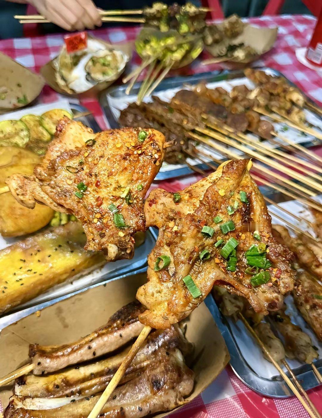 老牛今晚要吃点烧烤！犒劳一下自己！🍻🍻🍻 