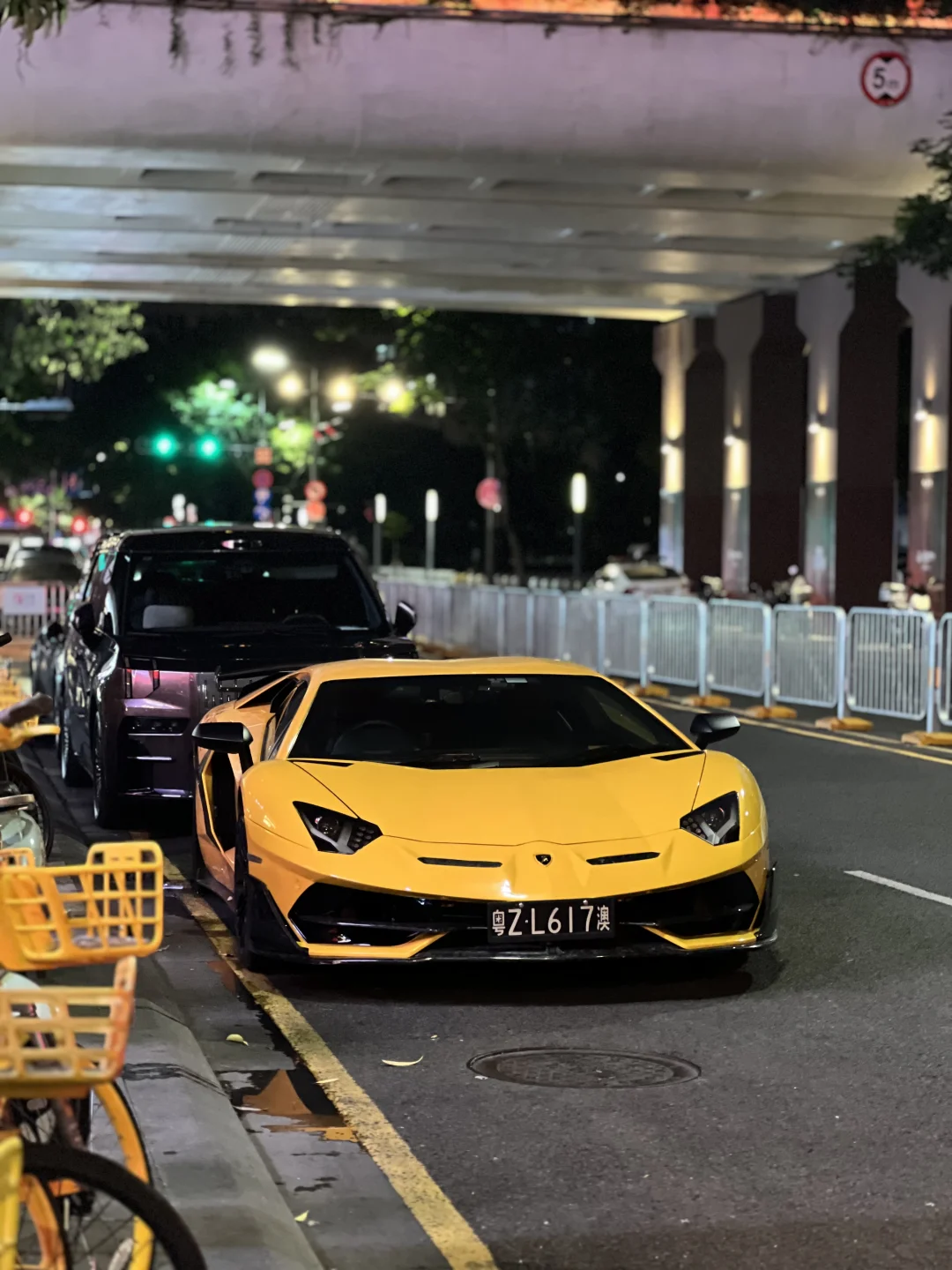 深圳市中心都能遇到什么车！