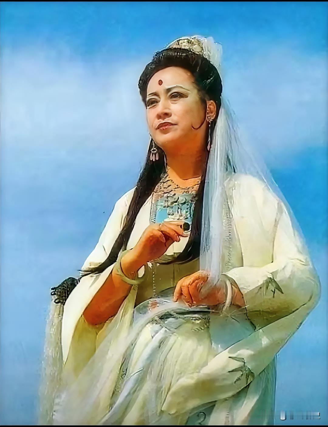 1982年，杨洁导演敲定40岁的左大玢扮演观音，李诚儒当场提出反对，觉得她年纪偏