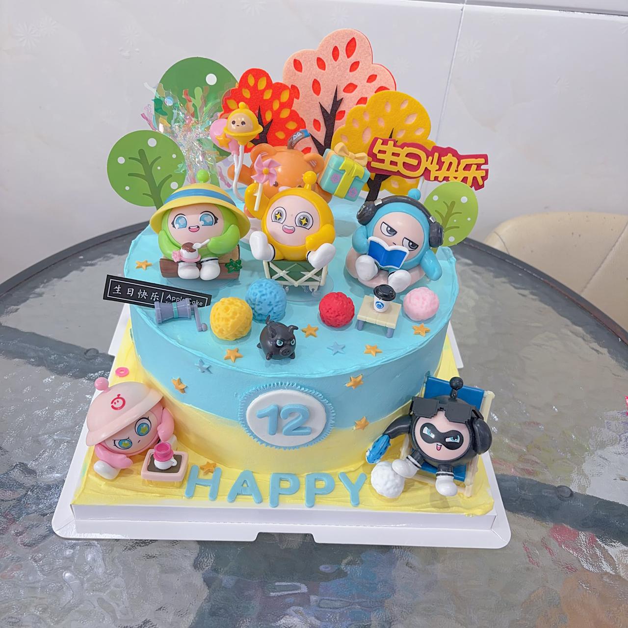 幸福不是在朋友圈晒豪宅豪车、满桌礼物的人设表演，也不是被鼓吹的有钱有闲有包的奢侈