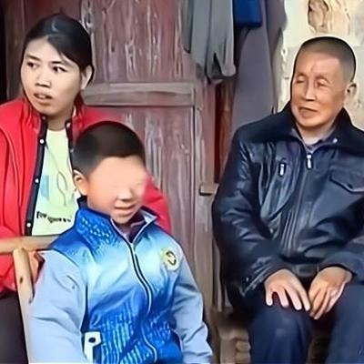 63岁大爷收留16岁女孩当老婆，不久后生下1子。谁料，13年后，76岁大爷后悔了