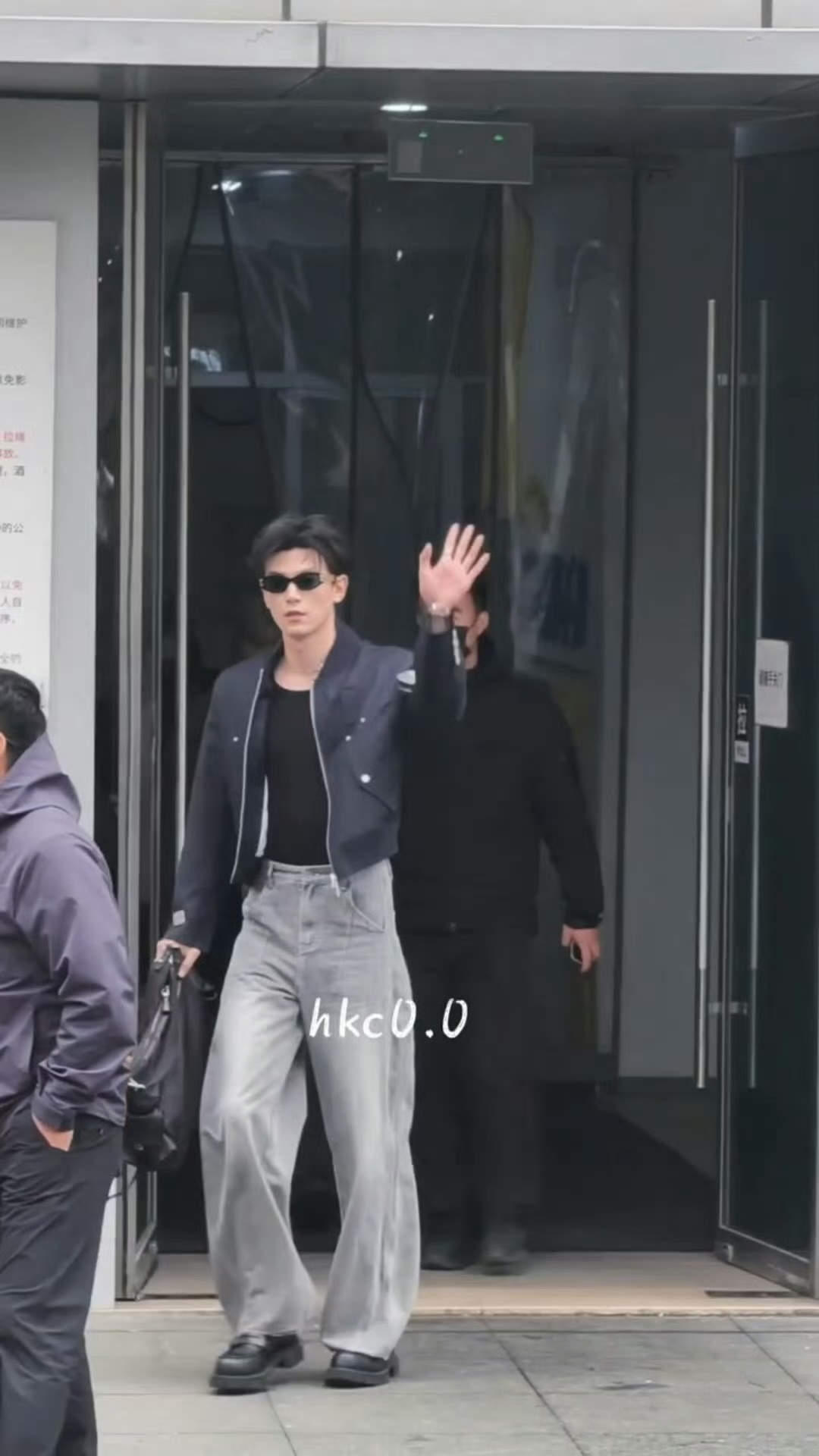 邓凯出发hi6录制，一眼望过去好高啊！好长一条人啊🤤 