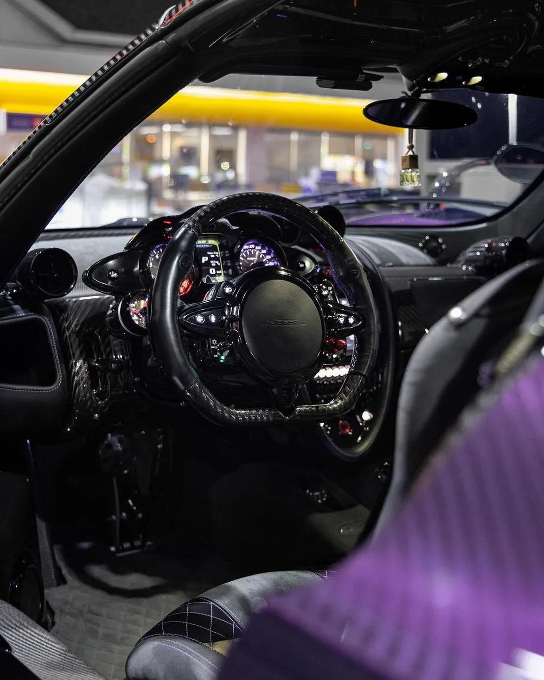 > Pagani Huayra Roadster