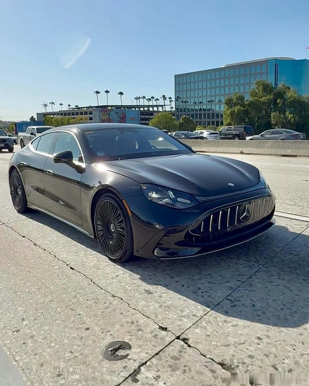 全新AMG GT 实车 ？？？这基本废了啊！图源自网络！amg gt