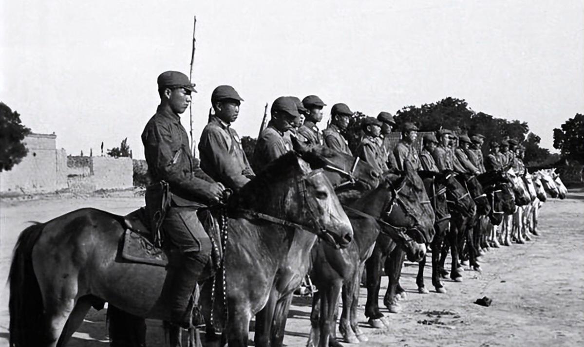 1942年，冀南军区开会时，参谋万怀臣提到一个情报：山东武城县有座伪军炸药厂，设