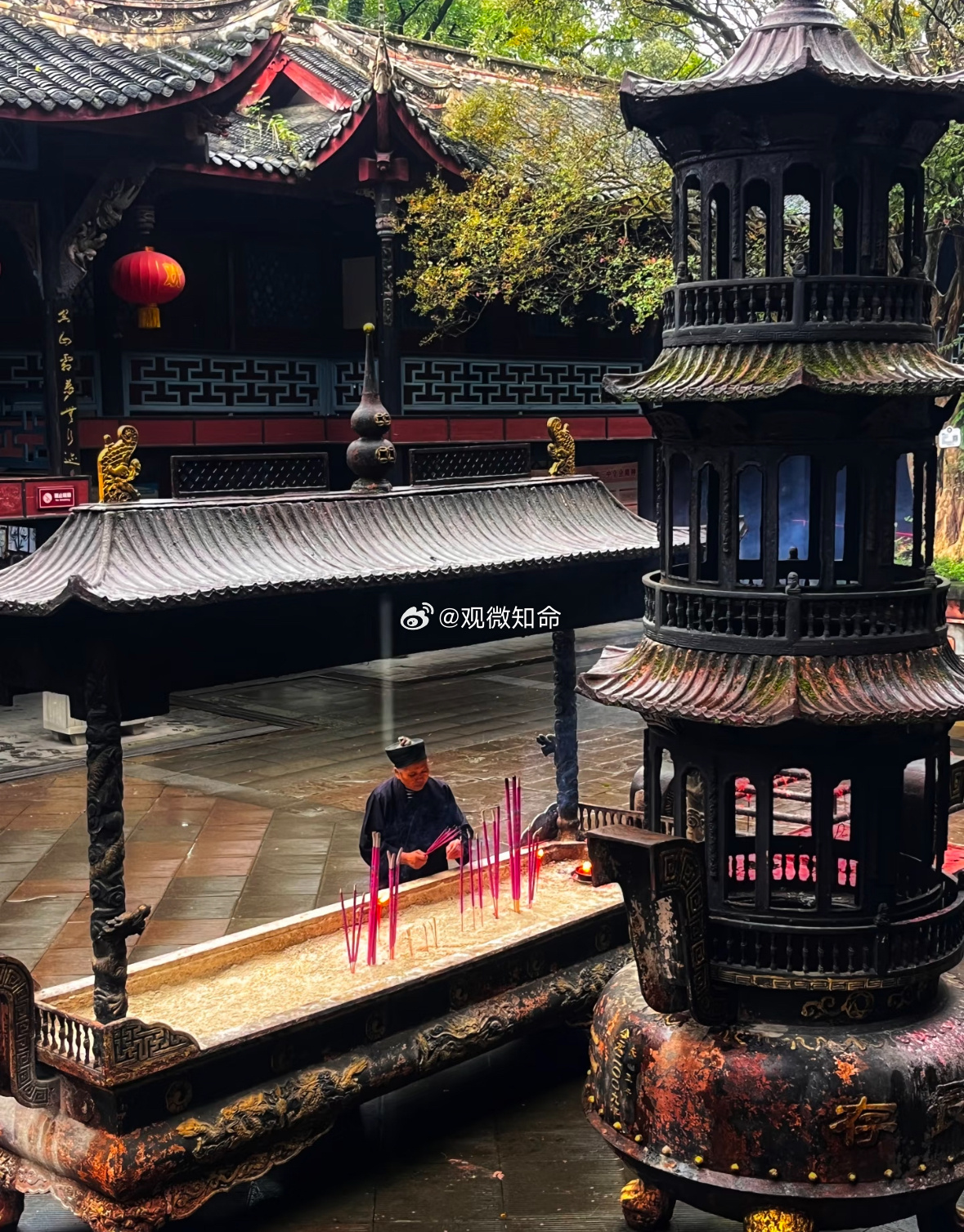 有位缘主私信问玄德师叔：“分手三个月了，我还是放不下，还有机会挽回吗？”📖 道