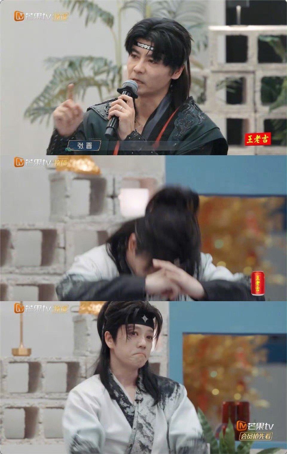 张晋王栎鑫对视哭了 三火荣耀时刻，张晋红着眼眶心疼队友，点名王栎鑫时，糊糊眼里闪