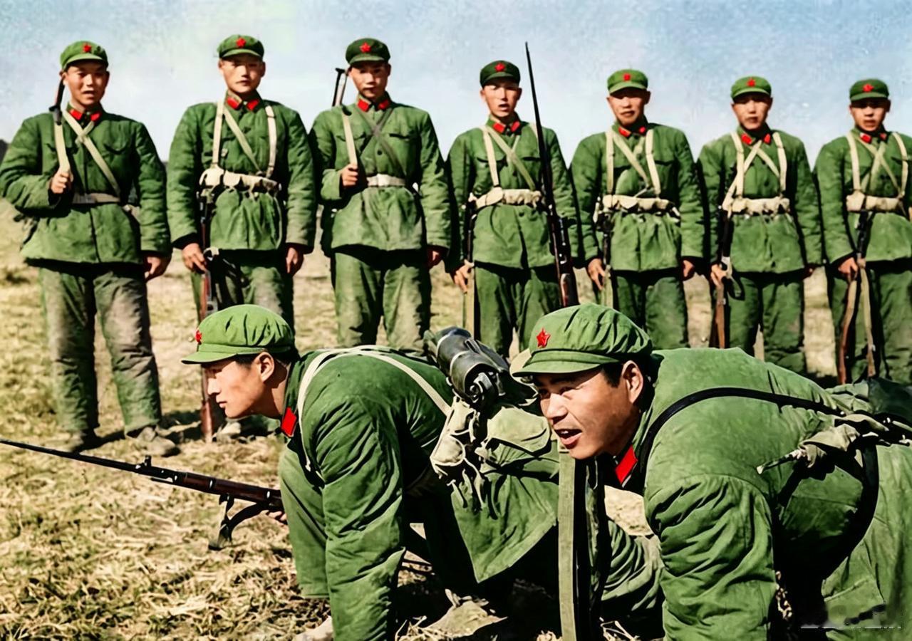 1960年代陆军的训练现场，
那个年代官兵同练，
要求当兵的做到的，
当官的必须