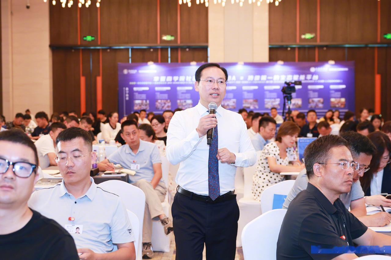 【做领导之戒】1、戒目标太多，目不暇接没重点。2、戒朝令夕改，忽左忽右没方向。3