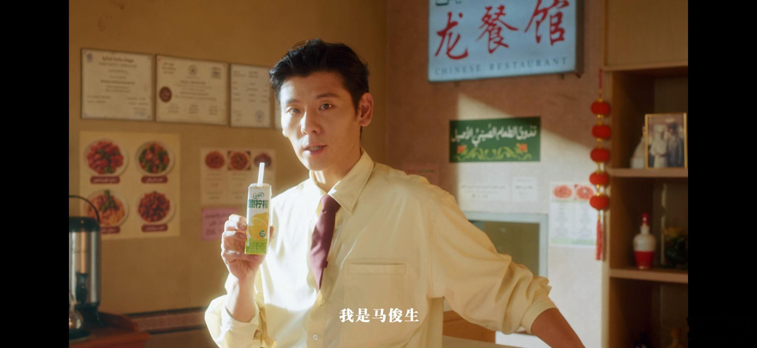 之前跟高老师一起去看《欢迎来龙餐馆》，看完我俩一直在赞叹蒋奇明的口语天赋，演员背