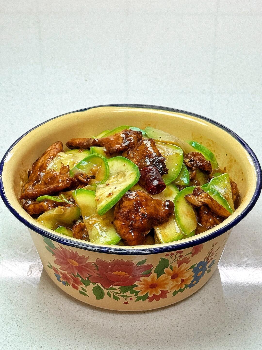 今天吃什么🥢🥢西葫芦炒肉（附做法）