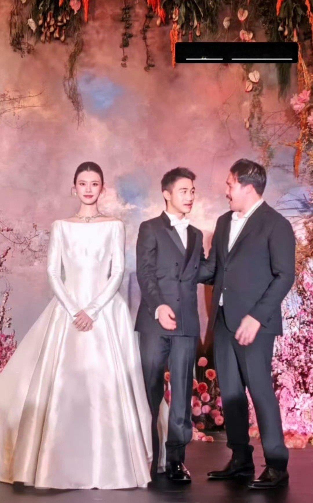何猷君奚梦瑶婚礼答谢宴答谢宴现场照片来了！奚梦瑶何猷君同框超甜，氛围感满满 ​​