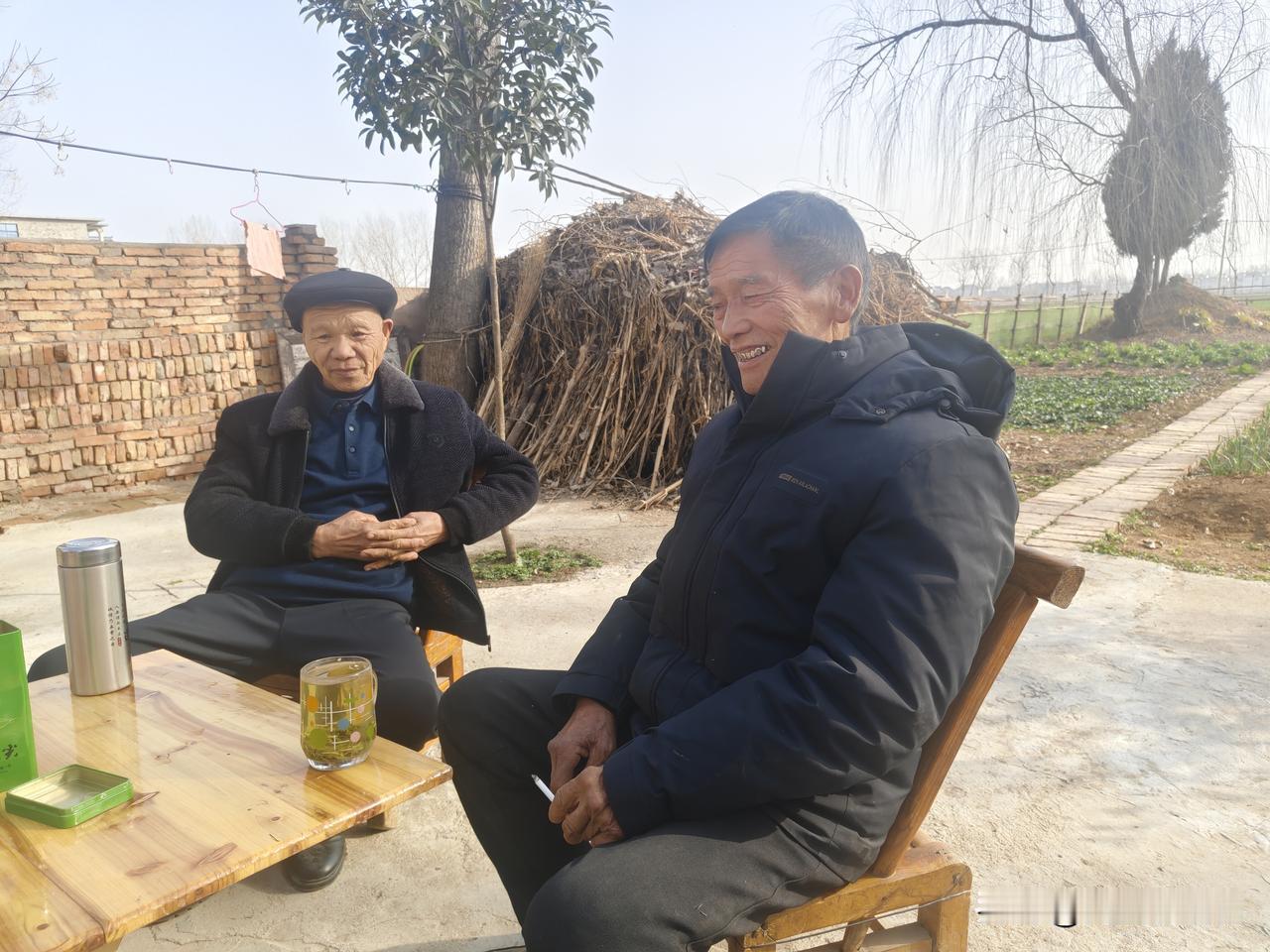 热心相助解民忧 真情服务暖人心
 
今天在二哥家，西河上的尤哥过来感谢他的帮助。
