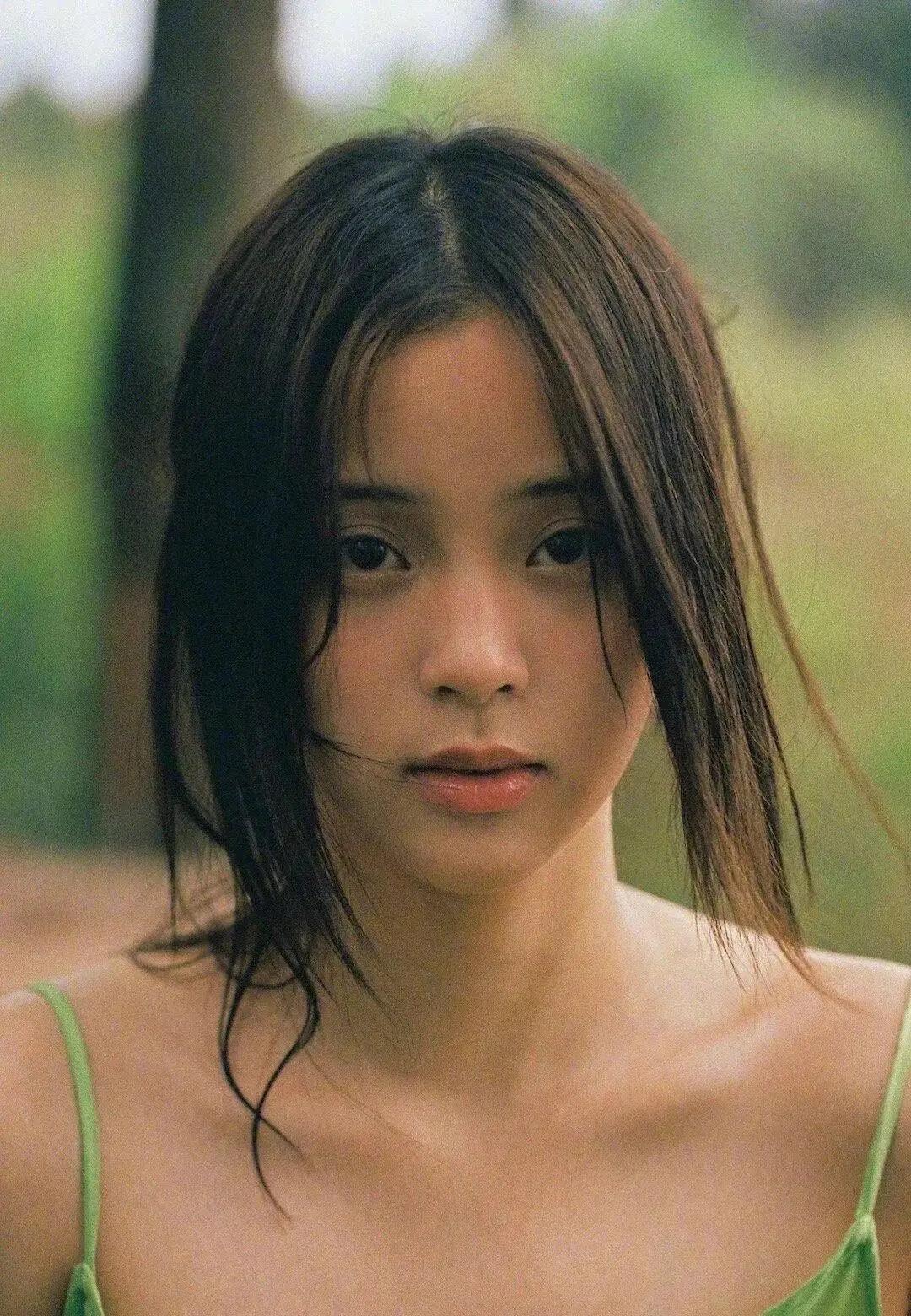 原来欧阳娜娜的财产是完全公用的，家里人都能挥霍她的钱。为了保护财产，她还没少想办
