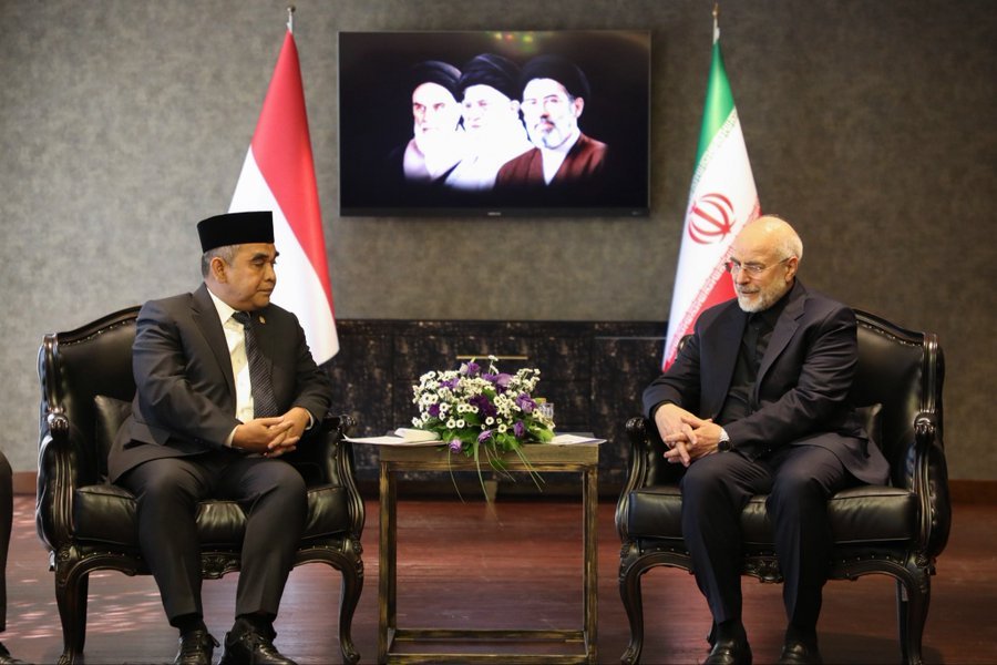 🇮🇷🇮🇩 伊朗伊斯兰协商会议议长 穆罕默德·巴盖尔·加利巴夫 ，在伊朗境