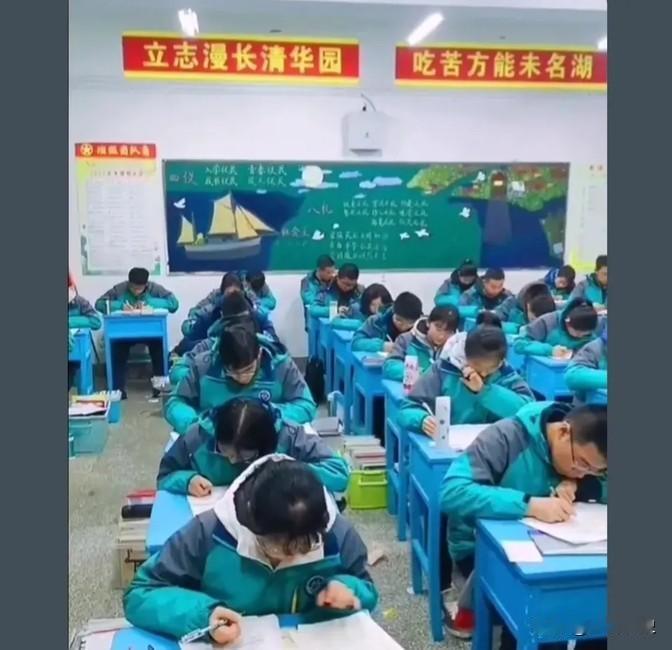 一位在苏州教书八年的德国老师离开中国时，对中国教育系统提出了自己的看法。他认为中