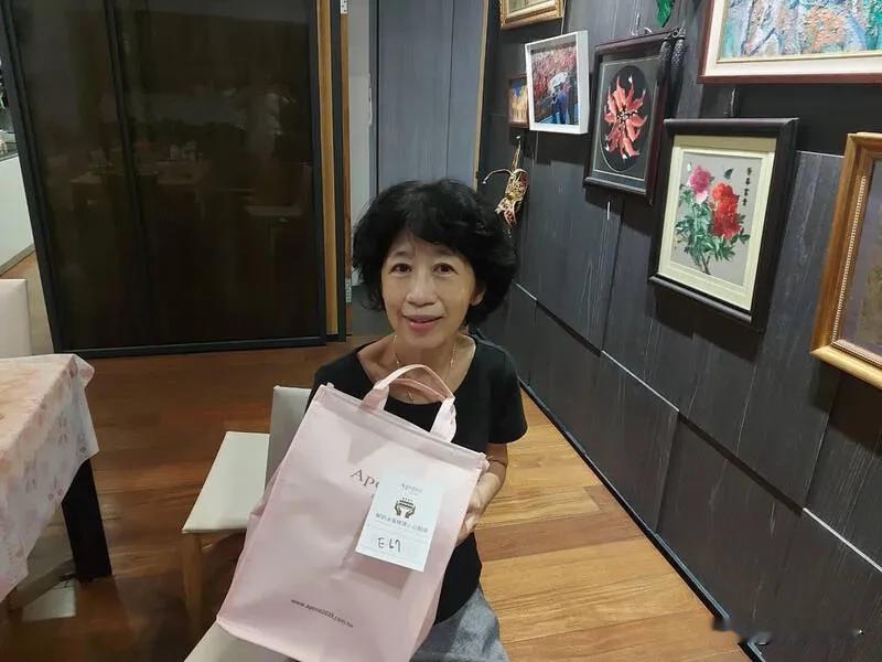 柯文哲老婆表示不满
最近柯文哲屋漏偏逢连夜雨，自己的竞选经费被查出有问题，老婆也
