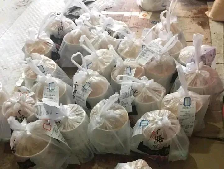 最近发现好多大饭店都在做外卖，菜品不少，一看就比小饭店做得好，看着色香味俱全，就