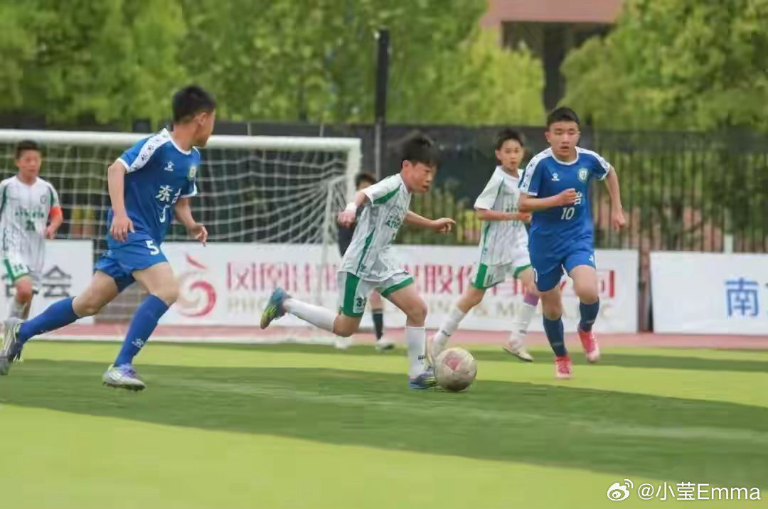 南京空翻哥之父谈儿子走红别让12岁的后空翻，变成流量的前滚翻。热度会退，但扎实的