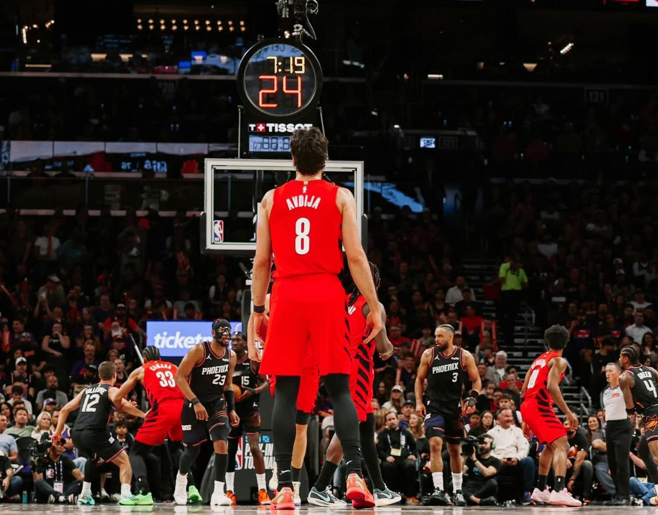 黑马杀出！今日最佳：阿夫迪亚
NBA附加赛开打，今日弹幕刷屏的一句话：发明附加赛