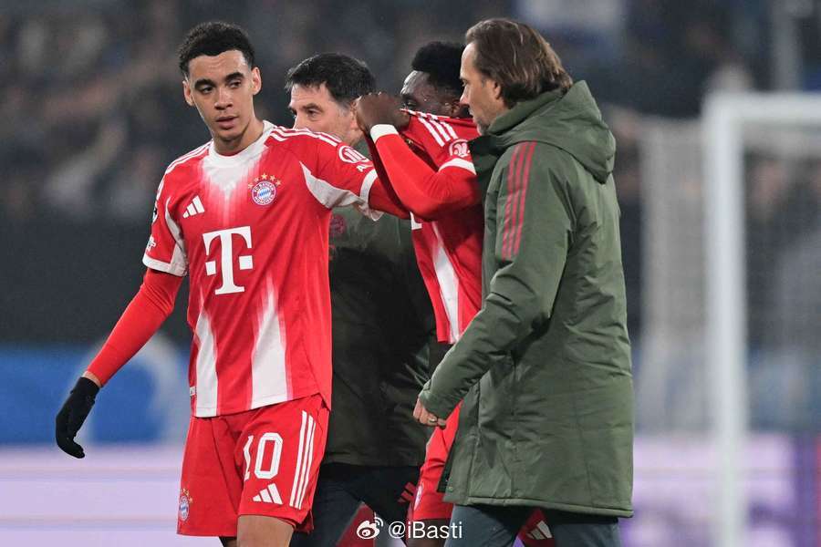 孔帕尼刚在赛前新闻发布会上更新了一些伤情。关于脑震荡的乌尔比希，孔帕尼表示：“我