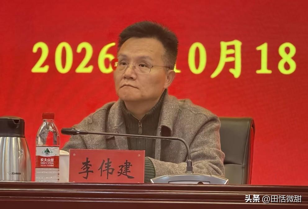 郭德纲是别想了。

丰台区曲艺家协会换届，北京曲协李伟建先生到场，大咖云集，贾仑