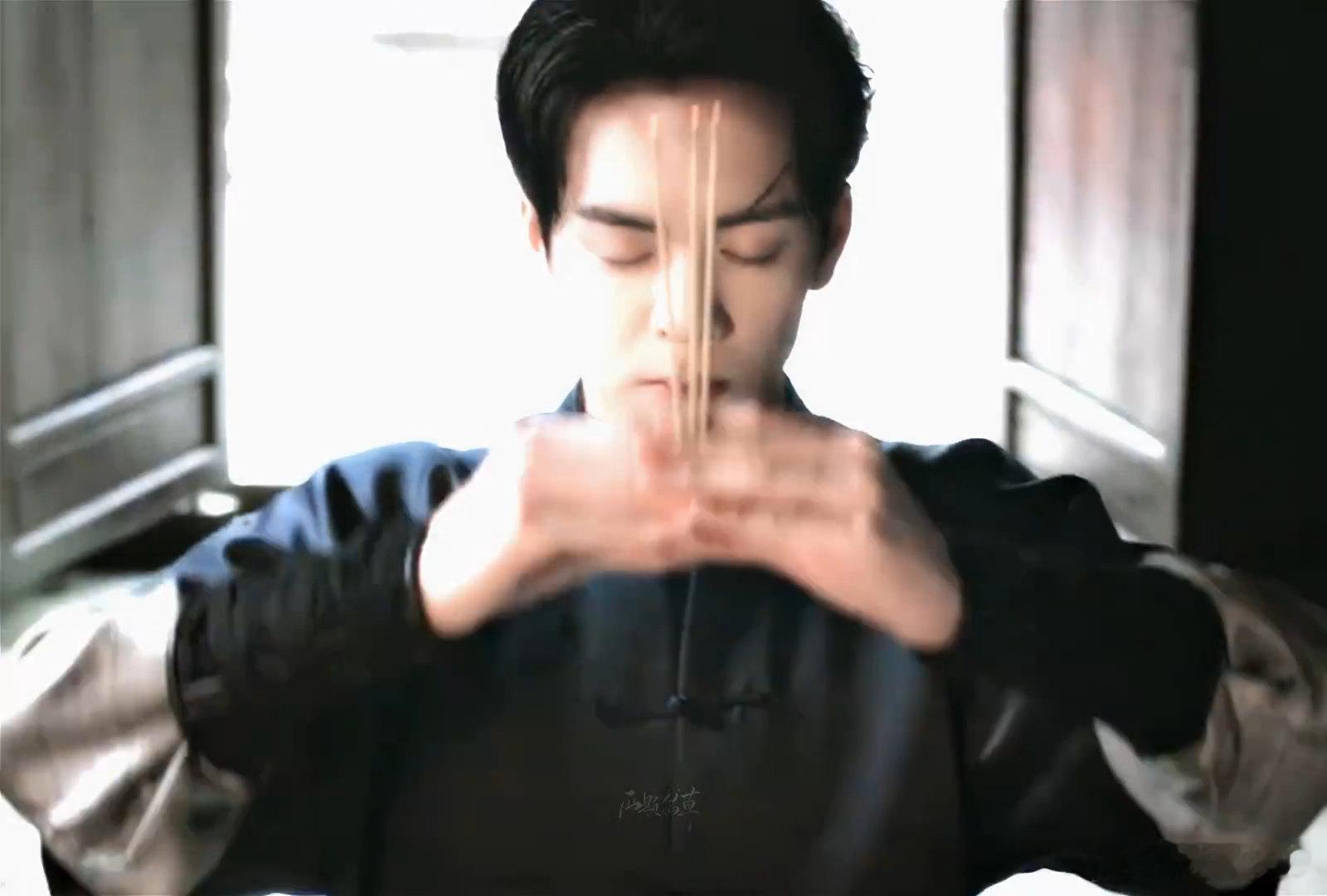 曾舜晞吴邪你爷爷好带感曾舜晞有新剧追了谁懂！从前饰演吴邪，如今化身吴老狗，曾舜晞