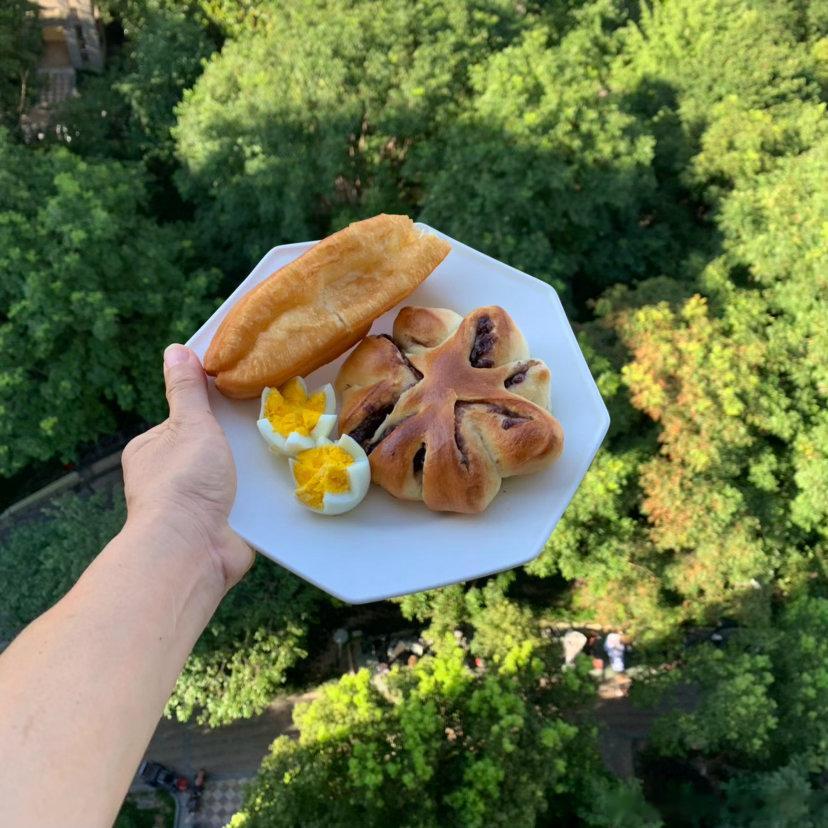 最合适的居住环境夏天有点寒意冬天有点暖意盘点了一遍那就是空调房你敢相信魔都的早上