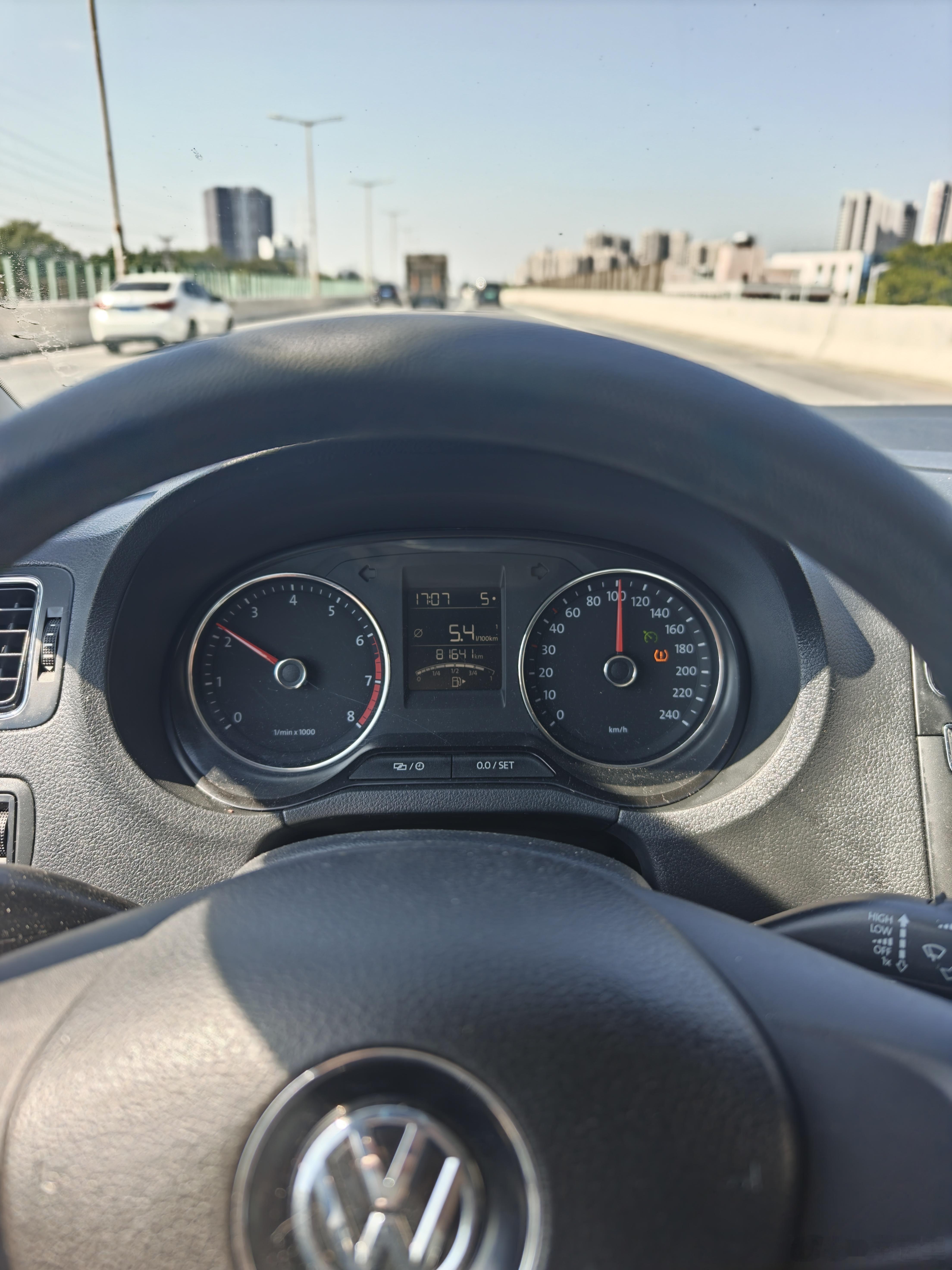 用着备胎高速100巡航还是很稳，polo的底盘果然有点东西