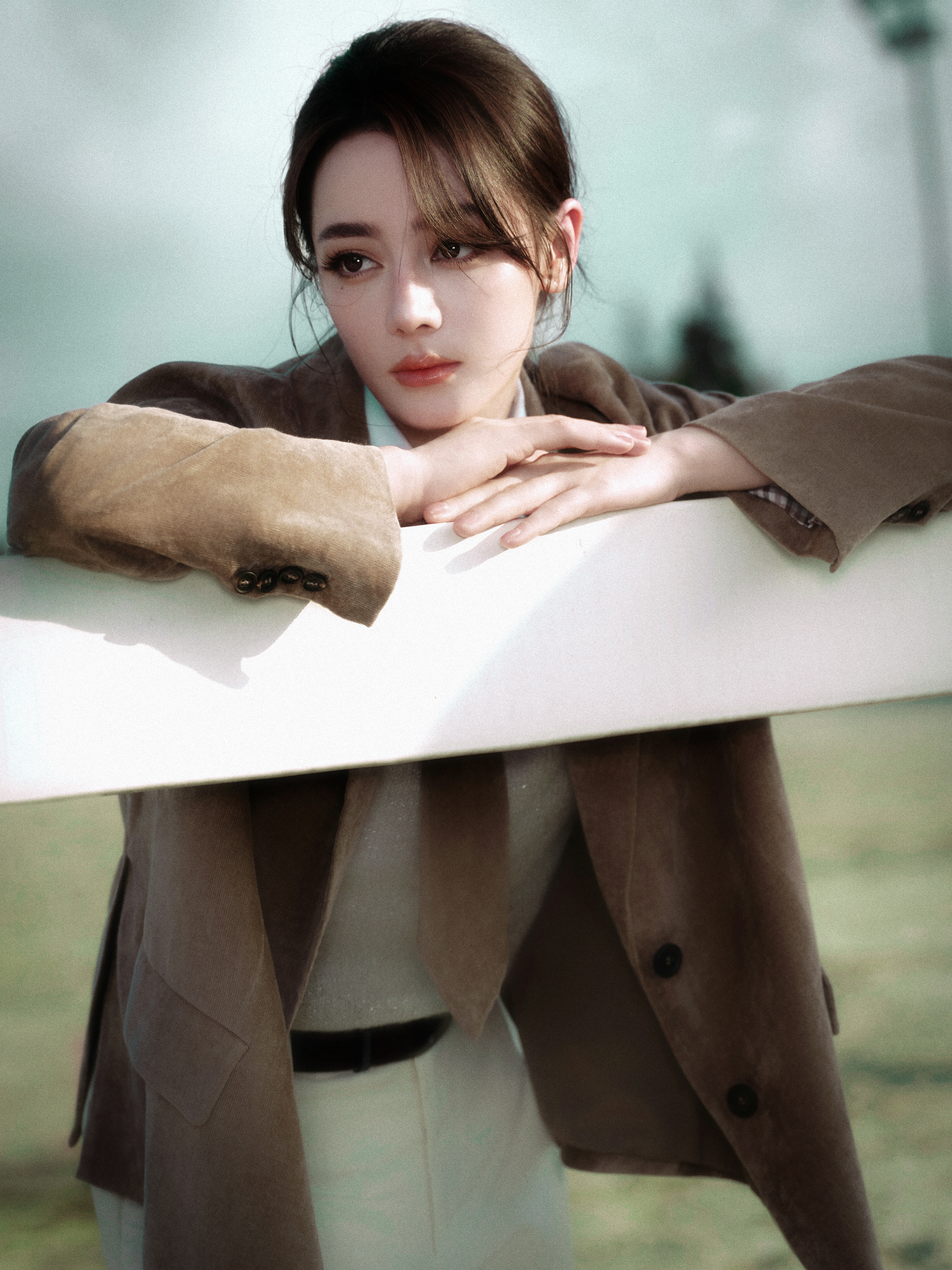春草。 