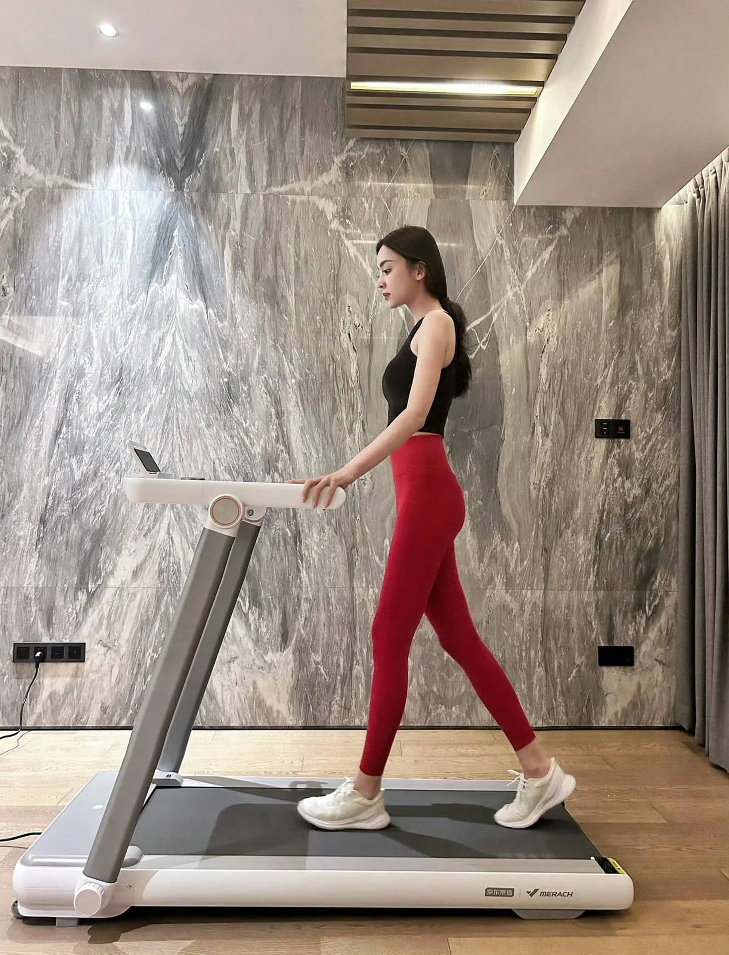 古力娜扎专注健身，展现优雅力量感[good] ​​​