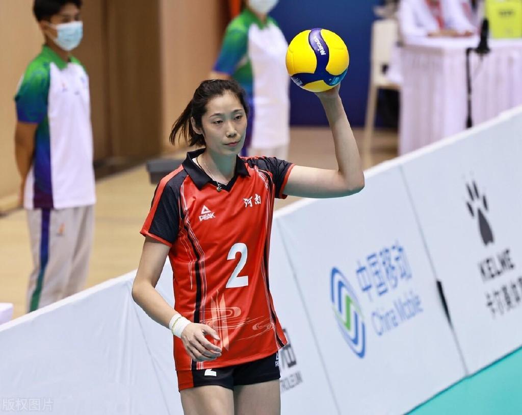 下午1点，今天河南队的比赛是第一场，河南女排vs北京女排，这好看了，看点很多，看