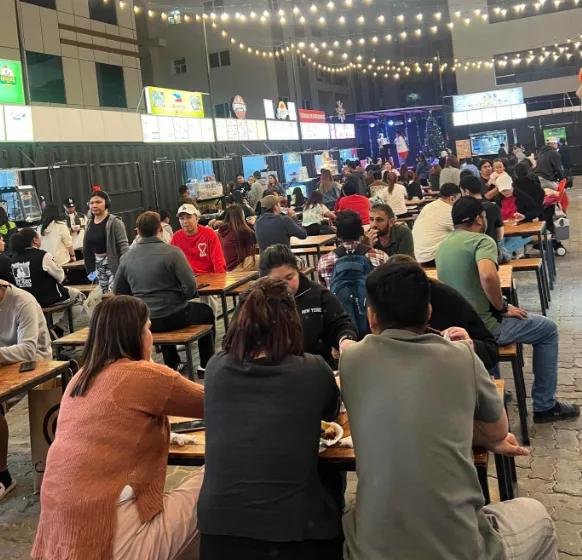 很多滞留在迪拜的中国旅客，才发现一个大乌龙！
那就是迪拜不管滞留报销费用。

最