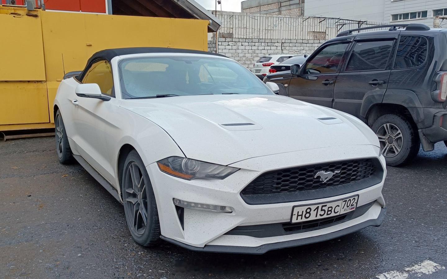 Ford Mustang / Bestune T77 / Audi A8Suba