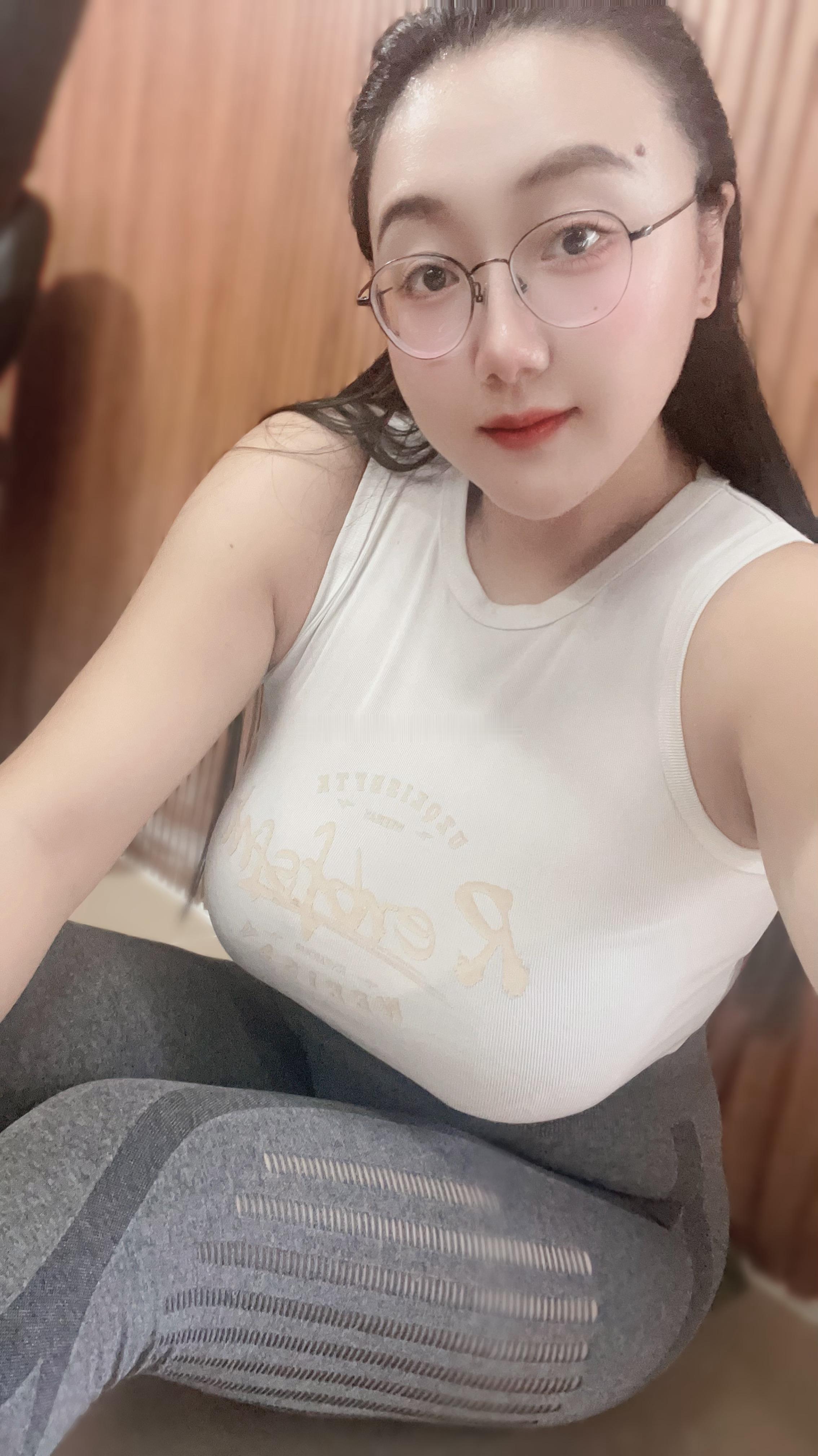 #泡泡四叶草[超话]# 加班~ ​​​
