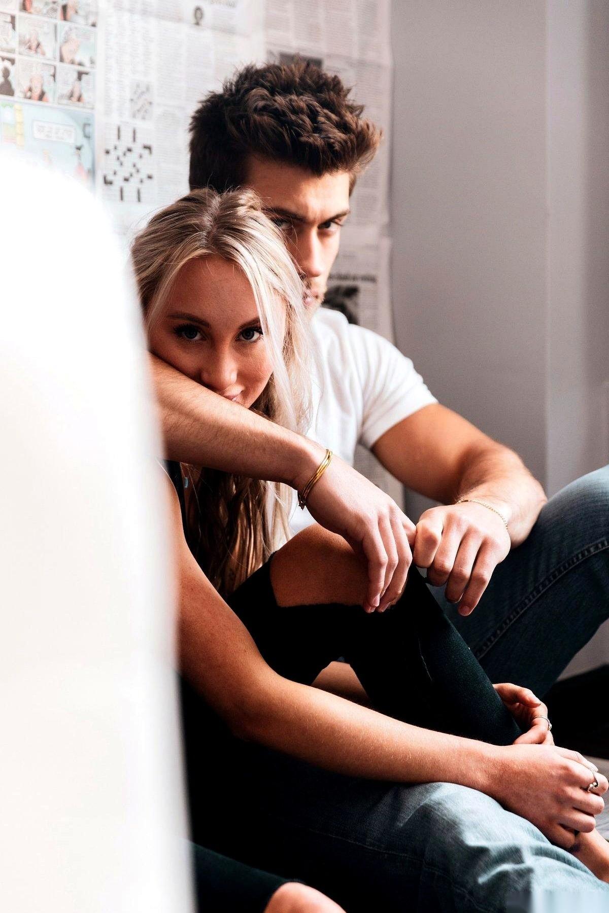 我跟你说，看一对男女是不是真过日子，别看别的，就看他俩洗澡水的温度。
他用34度