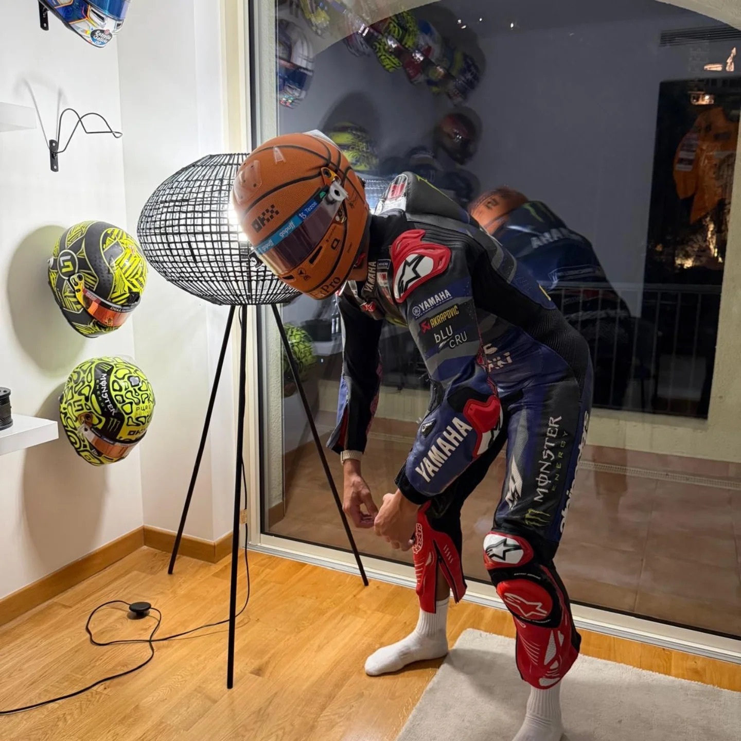 诺里斯的万圣节装扮是cos夸塔拉罗😂F1万圣节 ​​​