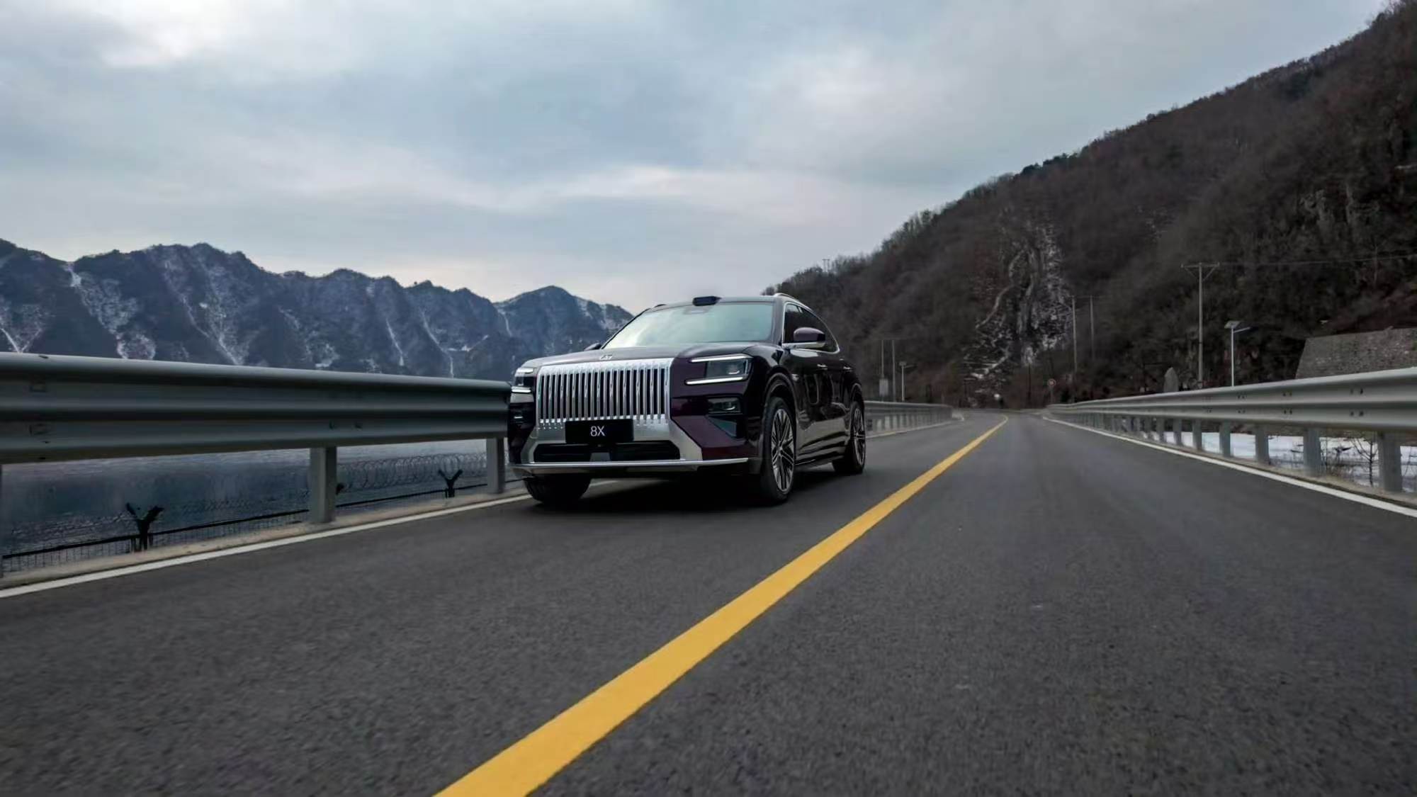 极氪回应中铁建邀请梦幻联动，中铁建在网上公开邀请极氪，想让极氪8X去挑战几条特别