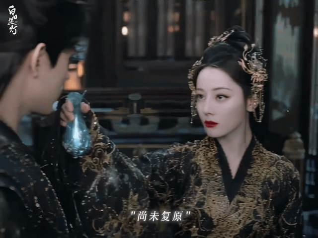 白日提灯迪丽热巴亲哭陈飞宇白日提灯贺思慕强吻段胥 真的没见过这么带感的吻戏！贺思