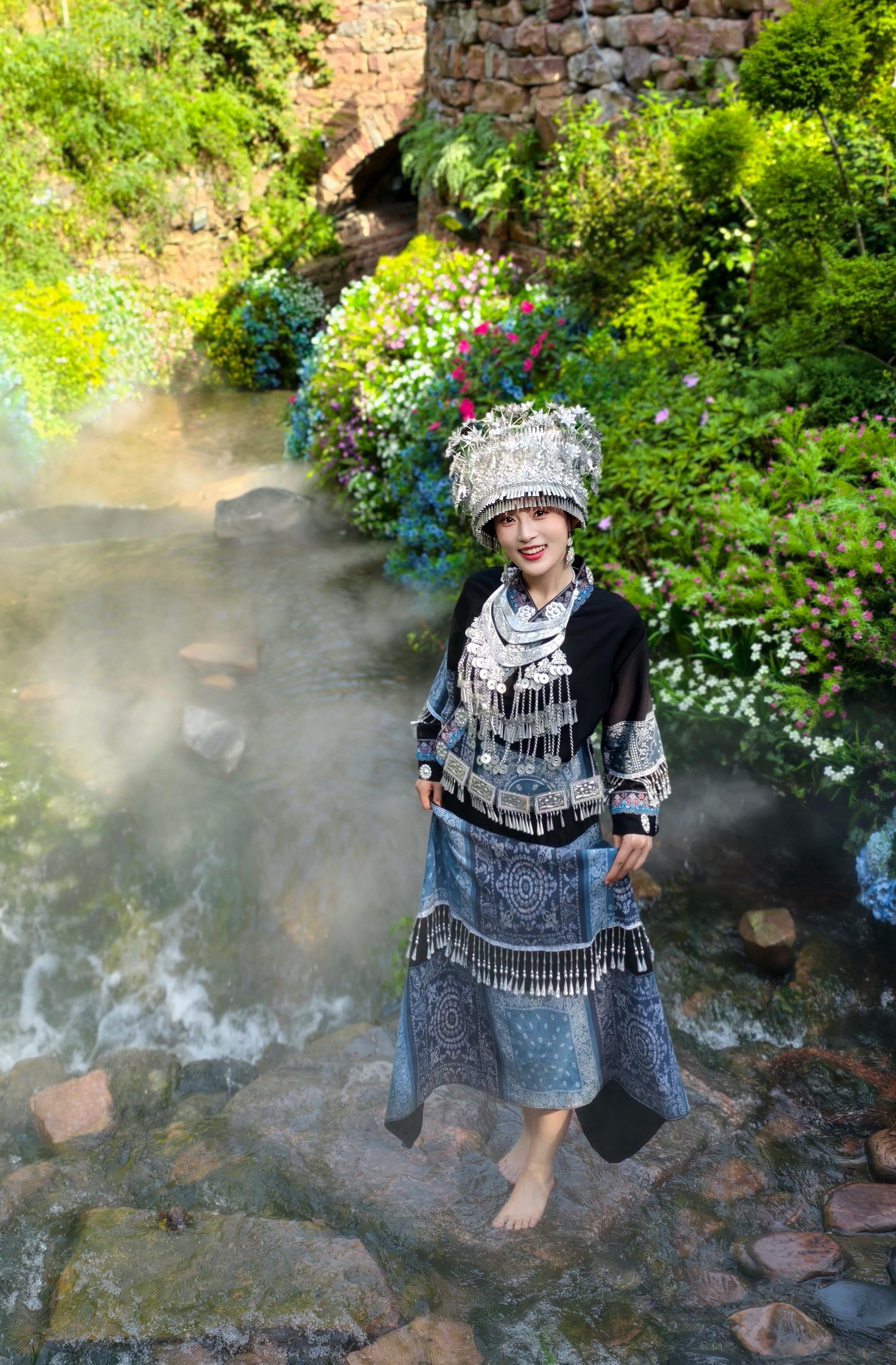 今天在河北邢台的英谈古寨当一回苗族姑娘～