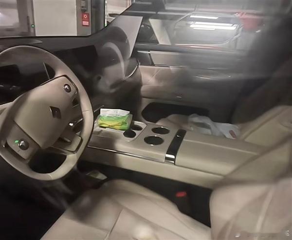 问界M9亲民平替 宝骏华境S内饰曝光：新势力有的基本都配齐 