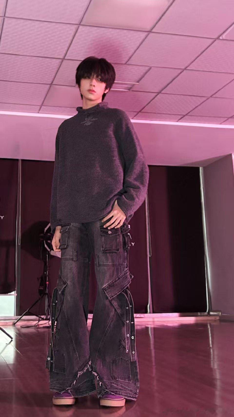 王橹杰库存照好高王橹杰身高多高了 试问这个王橹杰到底多高了~ 