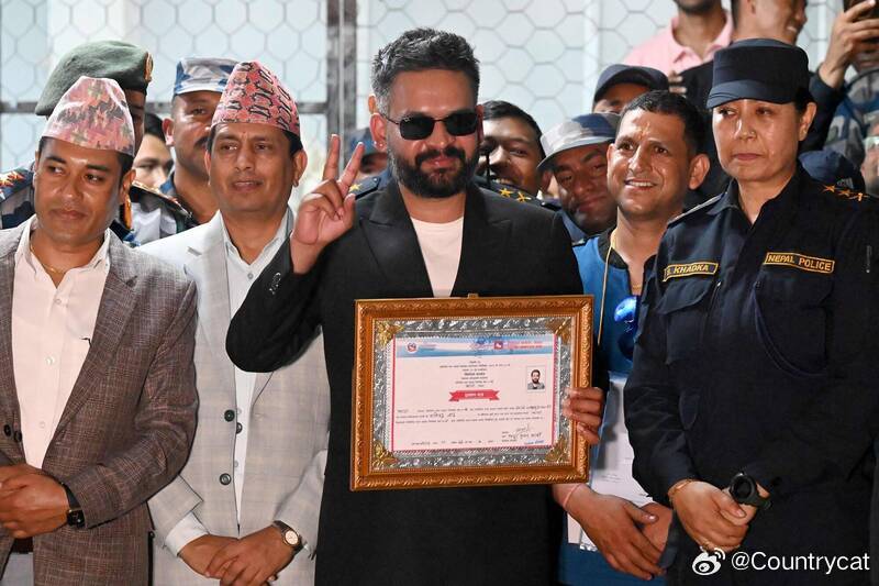 Z世代掀起政治风暴：说唱歌手夏哈大胜，或将出任尼泊尔总理海外新鲜事 尼泊尔8日公