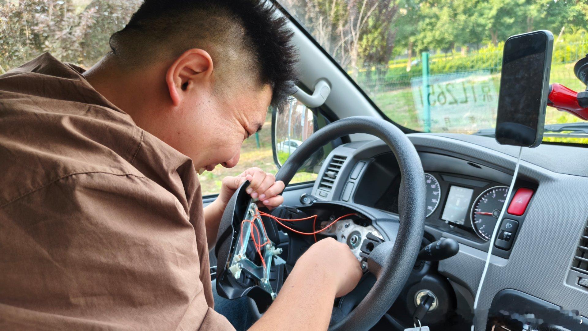 买了个车，想研究下有几个气囊，发现驾驶员气囊好像木有……其他地方也够呛了吧……你