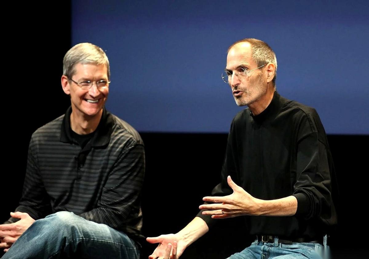 苹果的天，真的要换个颜色了。
库克已经把离职申请书拍在了2026年9月1日的日历