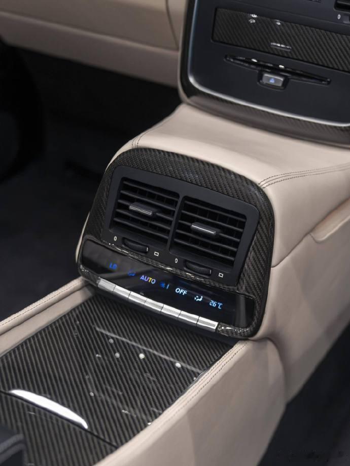 世间难得的 G 级艺术品，迈巴赫 G650 Landaulet。V12 引擎、可