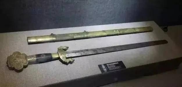清太祖努尔哈赤的龙虎将军剑，竟是明朝朝廷赏赐的。

公元1583年。这一年，努尔